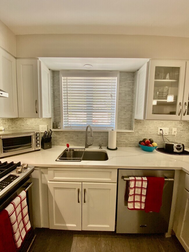 Foto del edificio - 5307 Pooks Hill Rd