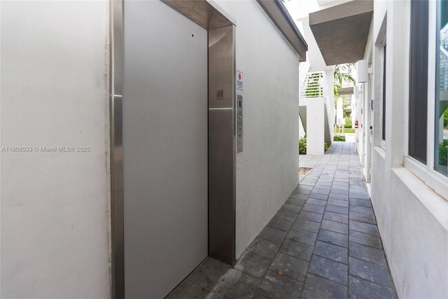 Foto del edificio - 6401 NW 103rd Pl