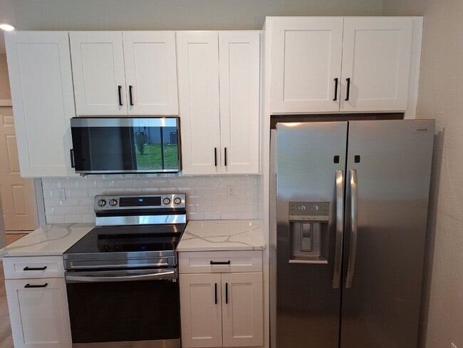Foto del edificio - Available with ZERO DEPOSIT MOVE-IN!