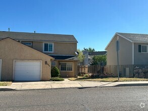 Building Photo - 994 W Greens Lake Dr