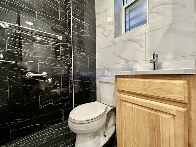 Foto del edificio - 184 Nagle Avenue