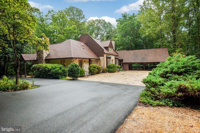 Building Photo - 7114 Wolf Den Rd