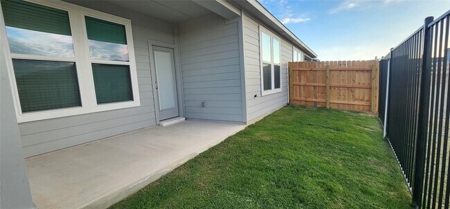 Foto del edificio - 2345 Moon Tower Trl