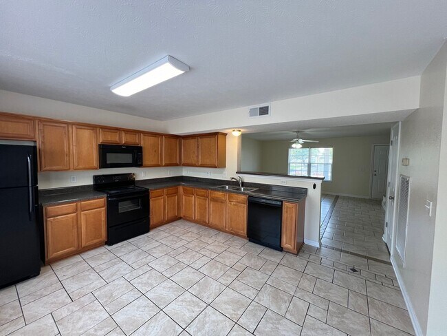 Foto del edificio - Spacious 2 Bedroom 2 Bath Townhome in Murf...