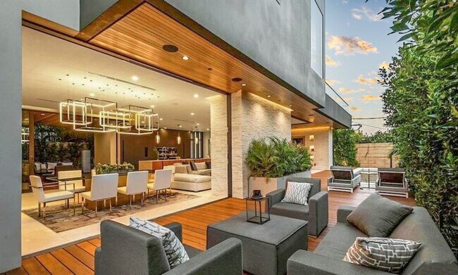 Foto del edificio - 8381 Hollywood Blvd