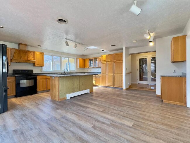 Building Photo - 30 Lakewind Dr