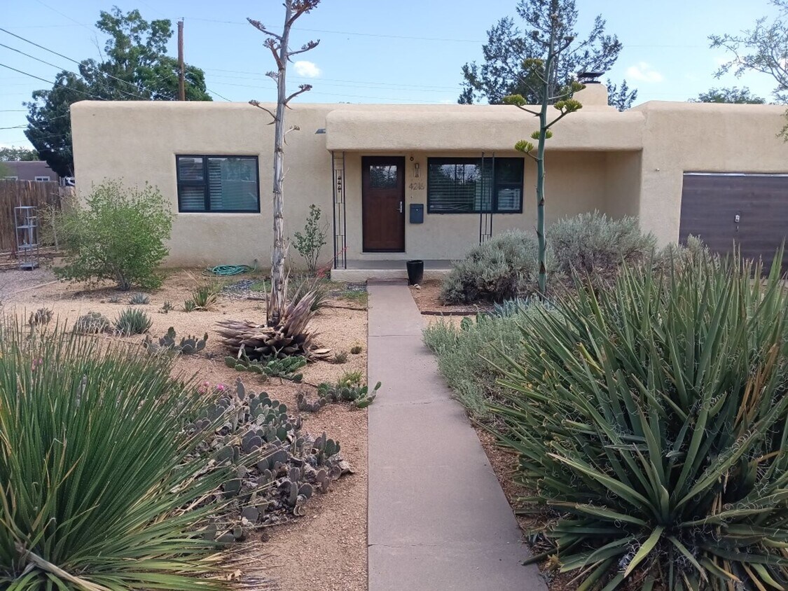 Foto principal - Beautiful Nob Hill Home with gourmet kitch...