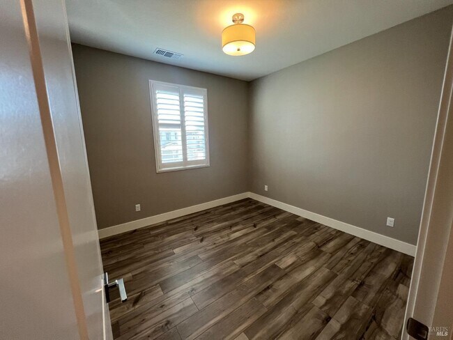 Building Photo - 5371 Elan Dr