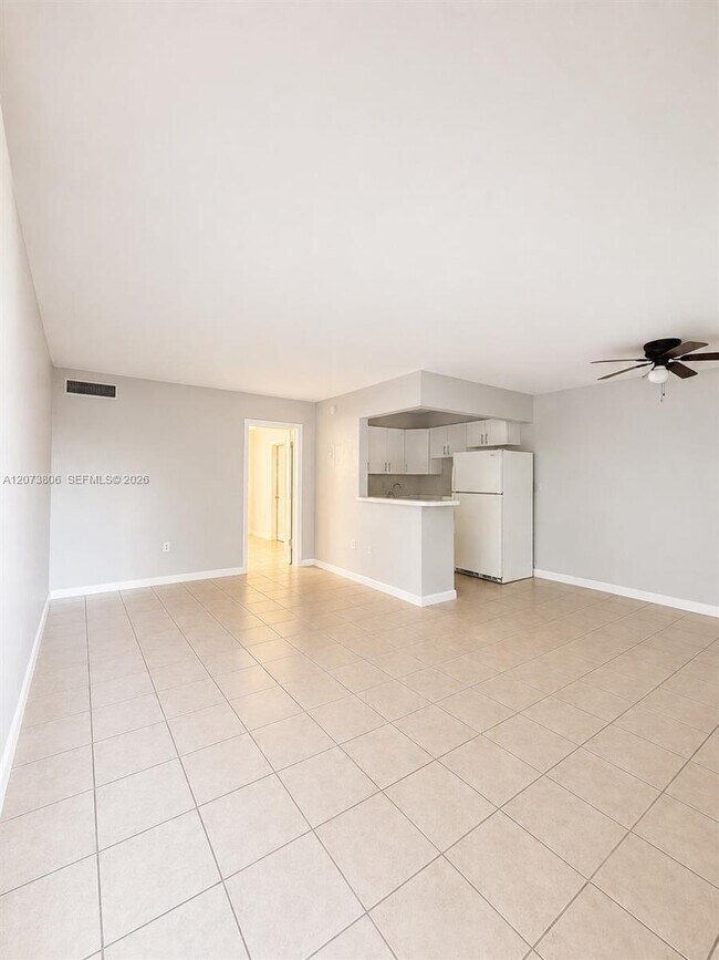 Foto del edificio - 1330 W 54th St