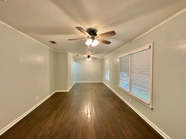 Building Photo - Updated 3-Bedroom Home Near TJC & Medical District!