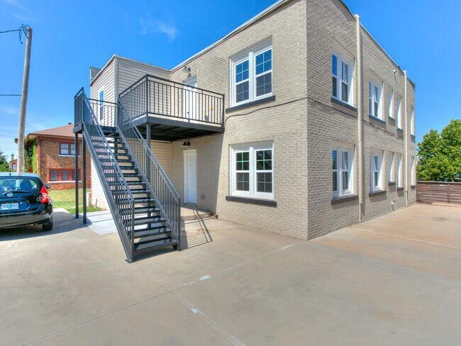 Plano llano - 2409 N Robinson Ave