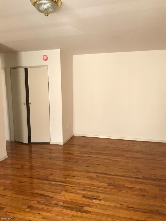 Building Photo - 1841 Mohegan Ave