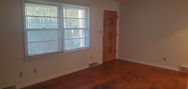 Building Photo - 2512-2514-2514 Braemore Rd