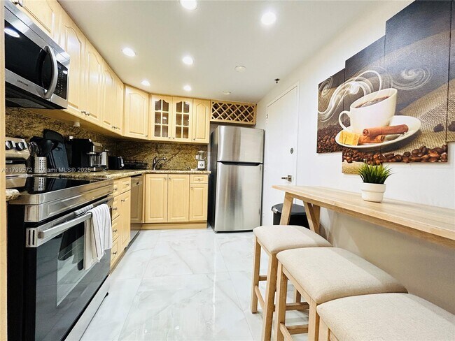 Building Photo - 6039 Collins Ave