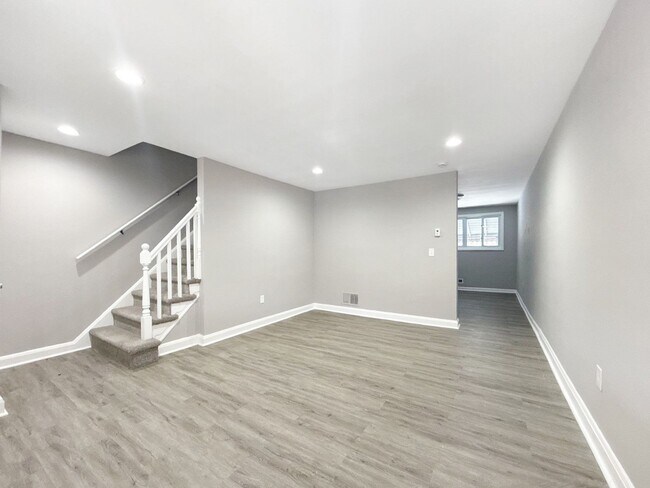 Foto del edificio - Updated 3BR Home with Bonus Lower-Level Space & Off-Street Parking