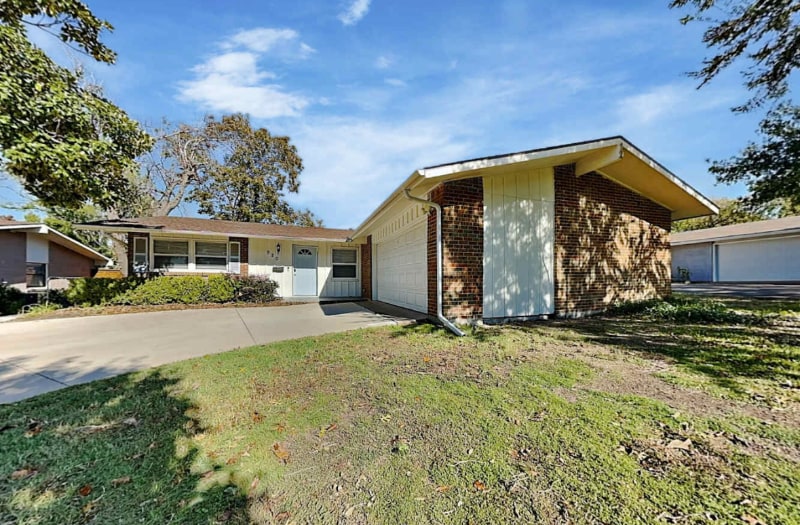 Foto principal - 920 S Waterview Dr