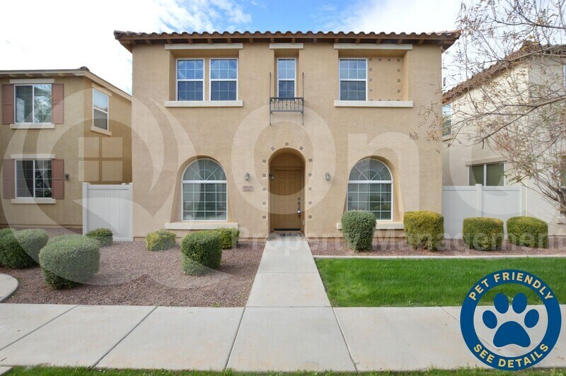 Foto principal - 883 S Almira Ave