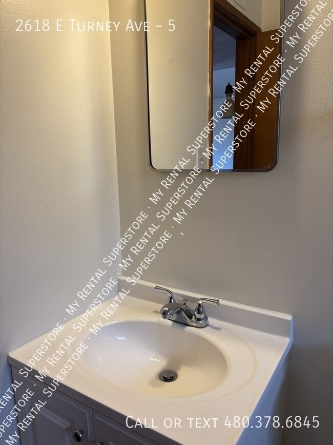 Foto del edificio - 2618 E Turney Ave