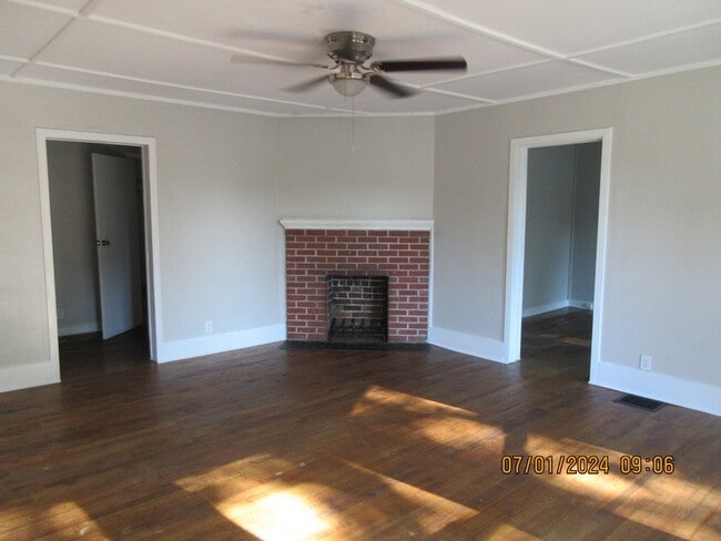 Building Photo - 202 W 3rd St