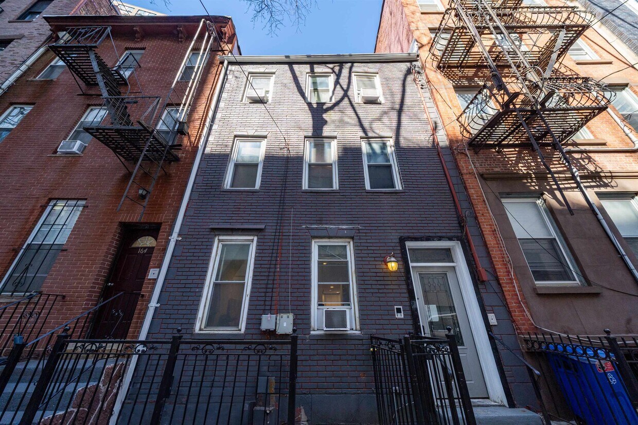 Foto principal - 162 Steuben St