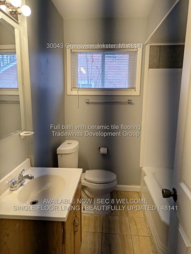 Building Photo - 30043 Grandview St