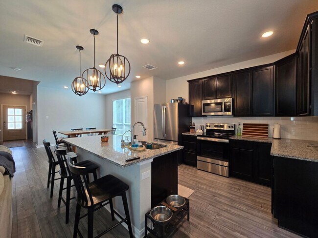 Foto del edificio - NEW IN MANAGEMENT - COMING SOON!