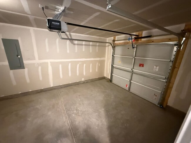 Building Photo - Beautiful Townhome in Charlotte