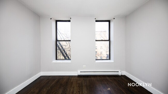 Building Photo - 962 Myrtle Ave