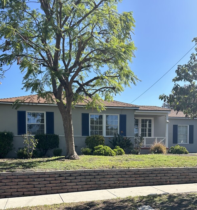 Building Photo - 10760 Russett Ave Building Photo - 10760 Russett Ave