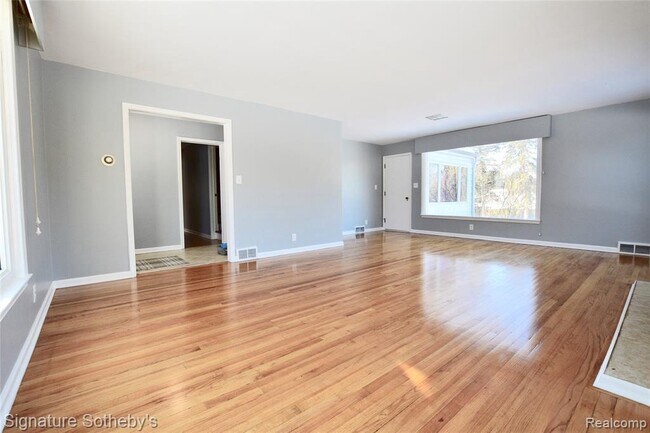 Foto del edificio - 31315 Franklin Rd