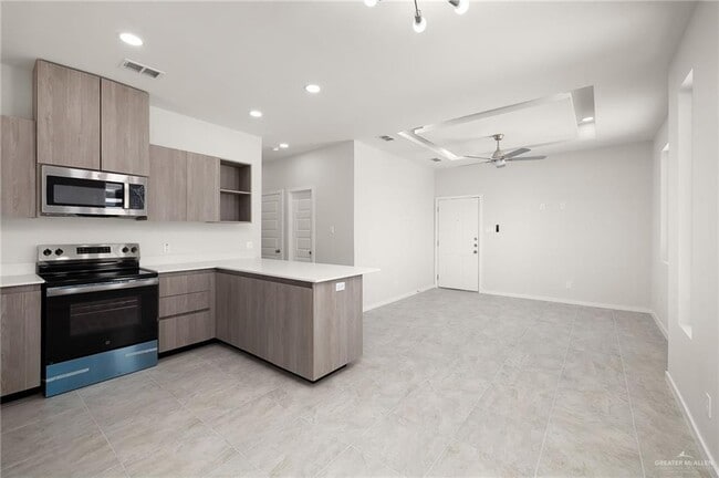 Building Photo - 402 N Alexandrite Ave