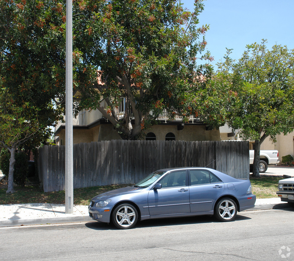 Building Photo - 7901 Glencoe Dr