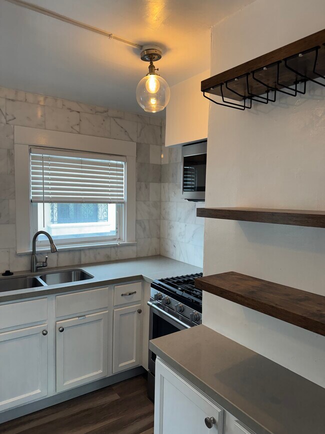 Foto del edificio - 1653 Bayview Dr