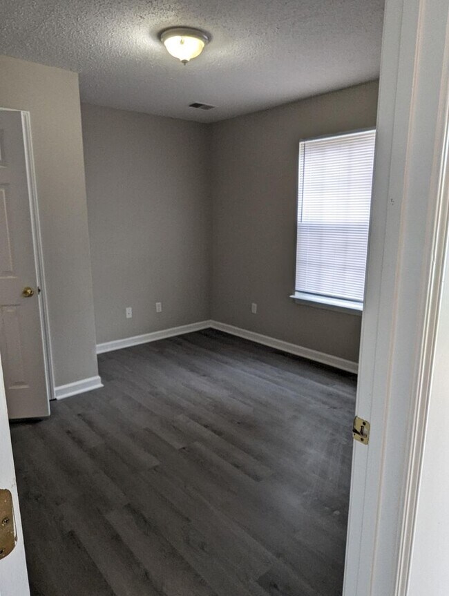 Building Photo - Unit for rent