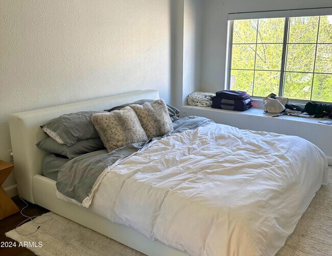 Foto del edificio - 4455 N Paradise Vlg Pkwy S