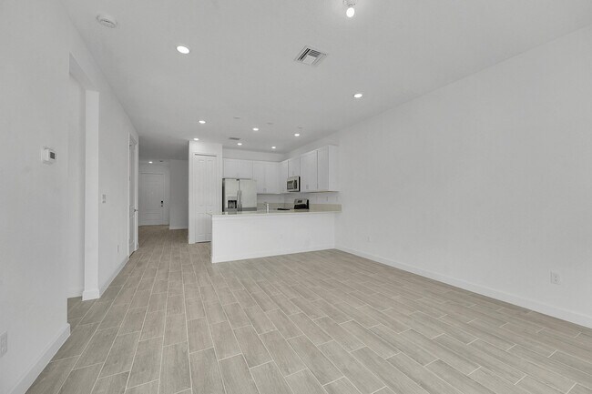 Foto del edificio - 6429 Seabright Ter