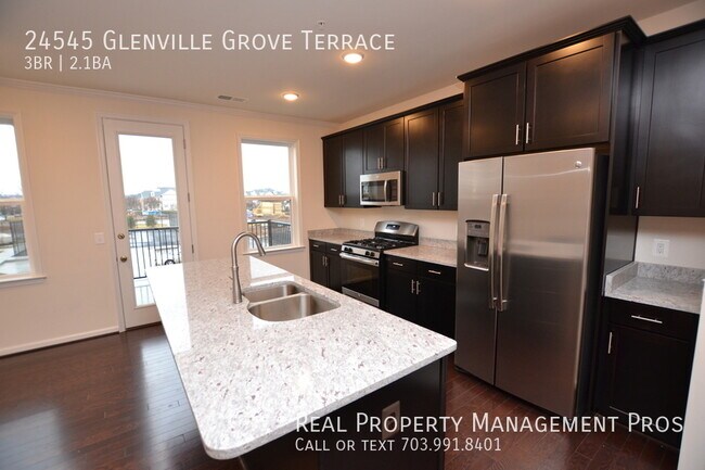 Building Photo - Beautifully Maintained 4 Level End Unit To...