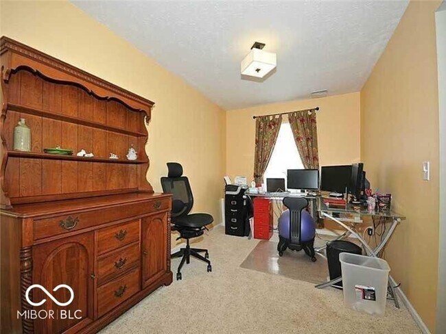 Building Photo - 5913 Sandalwood Dr