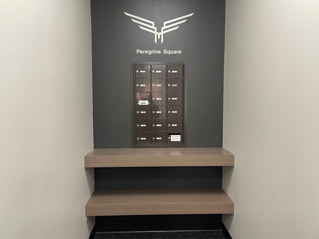 Sala de correo cuadrada - Peregrine Square