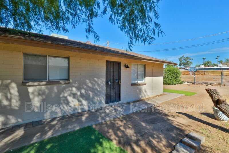Primary Photo - 1712 W Shangri-la Rd