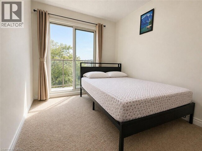 Photo du bâtiment - 1430 Highland Rd W