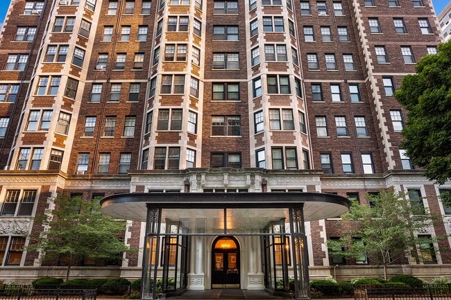 Building Photo - 3000 N Sheridan