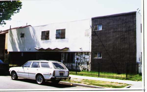 Building Photo - 1427 W Parade St