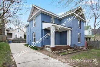 Building Photo - 711 Clancy Ave NE