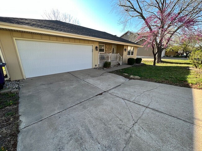 Building Photo - 3 bedroom with bonus rooms in basement
