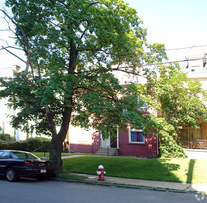 Building Photo - 424 S Fairmount St