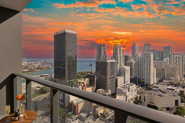 Foto del edificio - 601 NE 1st Ave