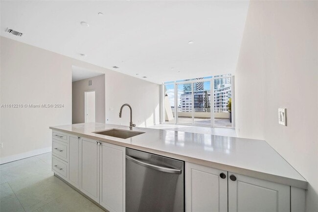Building Photo - 555 NE 34th St