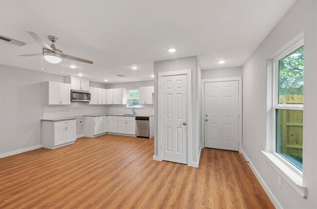Foto del edificio - 8617 Clarington St