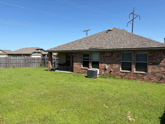 Foto del edificio - Charming 3-Bedroom Home in Norman - Availa...